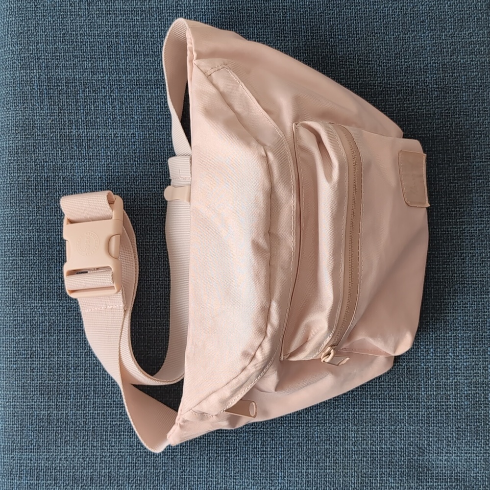 HERSCHEL BAG EUC